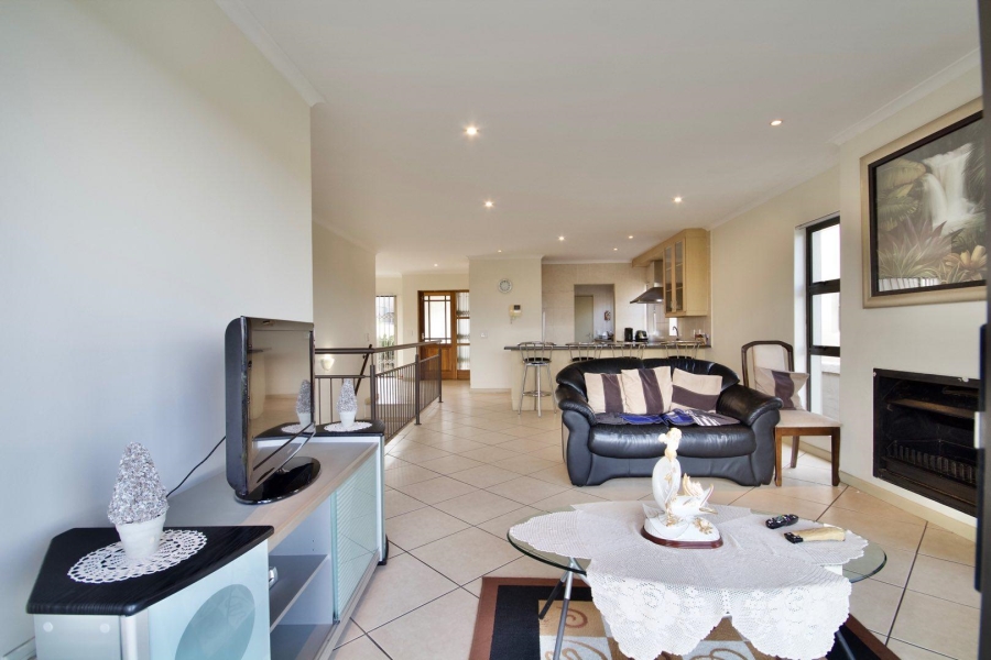 4 Bedroom Property for Sale in Plattekloof Western Cape